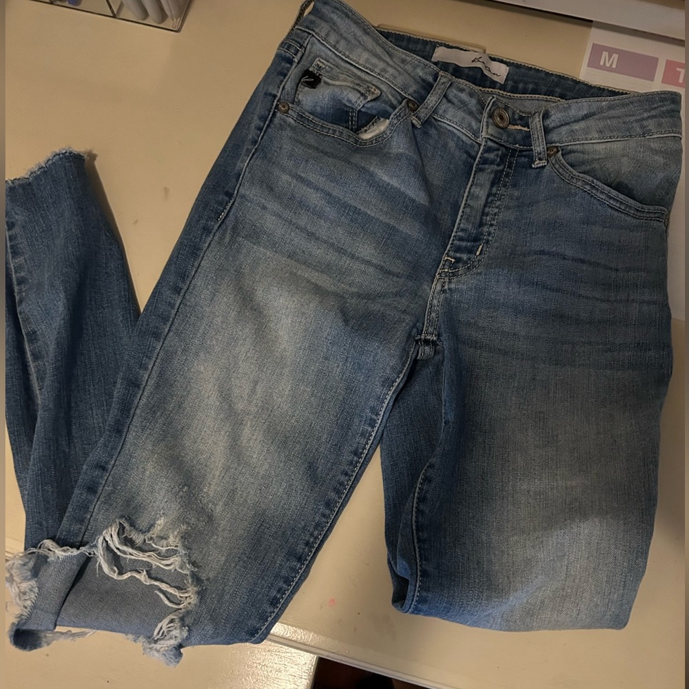DISTRESSED DENIM 👖